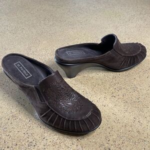 M. Patrick "Cara" Suede & Paisley Embroidered Leather Comfort Clogs Brown sz 6.5